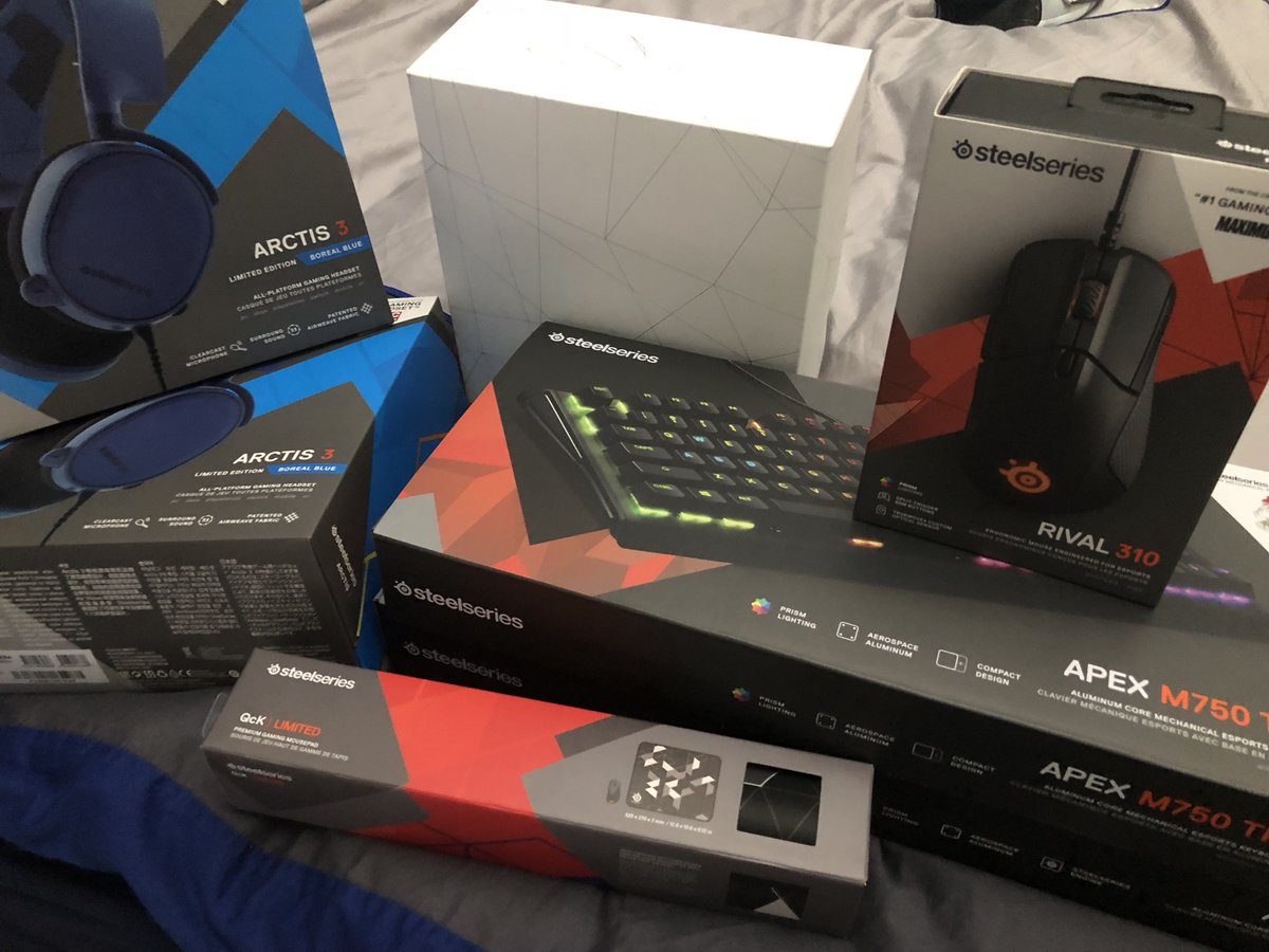 HuzzyGamesLoL's tweet image. Doing my biggest SteelSeries giveaway ever :) here is the link to enter! gleam.io/ppene/huzzygam… - I will also be giving away other SteelSeries products and Riot Points on stream and in videos for the next couple weeks!