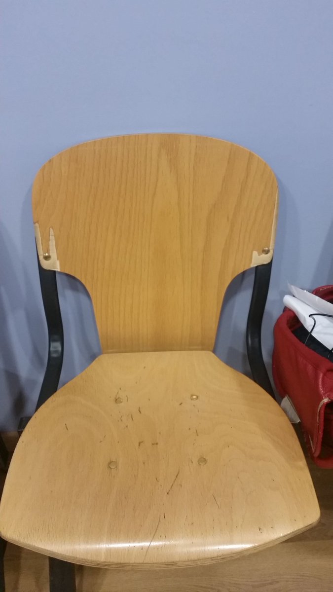 Rs104Rs's tweet photo. @maria_sanchez63 @JM_AlonsoPuig @icam_es @Juango_Ospina Silla "reciclada" https://t.co/gyjSBUBoWs
