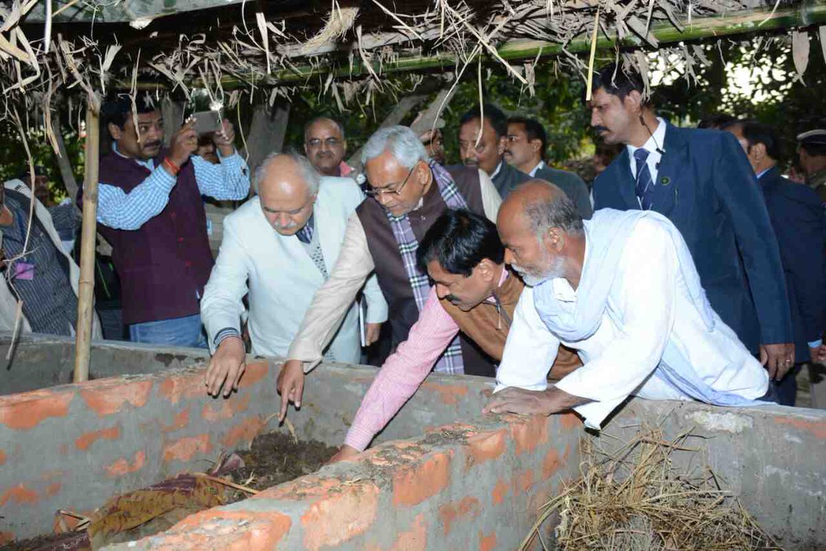 NitishKumar's tweet photo. विकास कार्यों की समीक्षा यात्���ा के दौरान बेतिया में योजनाओं के क्रियान्वयन का जायजा लेते हुए।
(1/2)
https://t.co/tvSlcwy8LP
https://t.co/dDEAE4zS3H https://t.co/VL8VRdhRWO