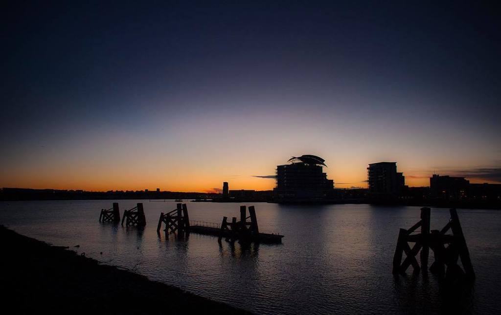 Rhys_Hafod's tweet photo. Cardiff Bay sunset.
11.12.17
•
•
•
•
#Cardiff #CardiffBay #sunset #stdavidshotel #picoftheday #Uk_Shooters #this_is_cardiff #CardiffCreates #instadaily #igers #instalike #follow #followme #followforfollow #likeforlike #l4l #f4f #webstagram #like4lik… https://t.co/PJ5DqUOiJZ https://t.co/8CDZNvP42E