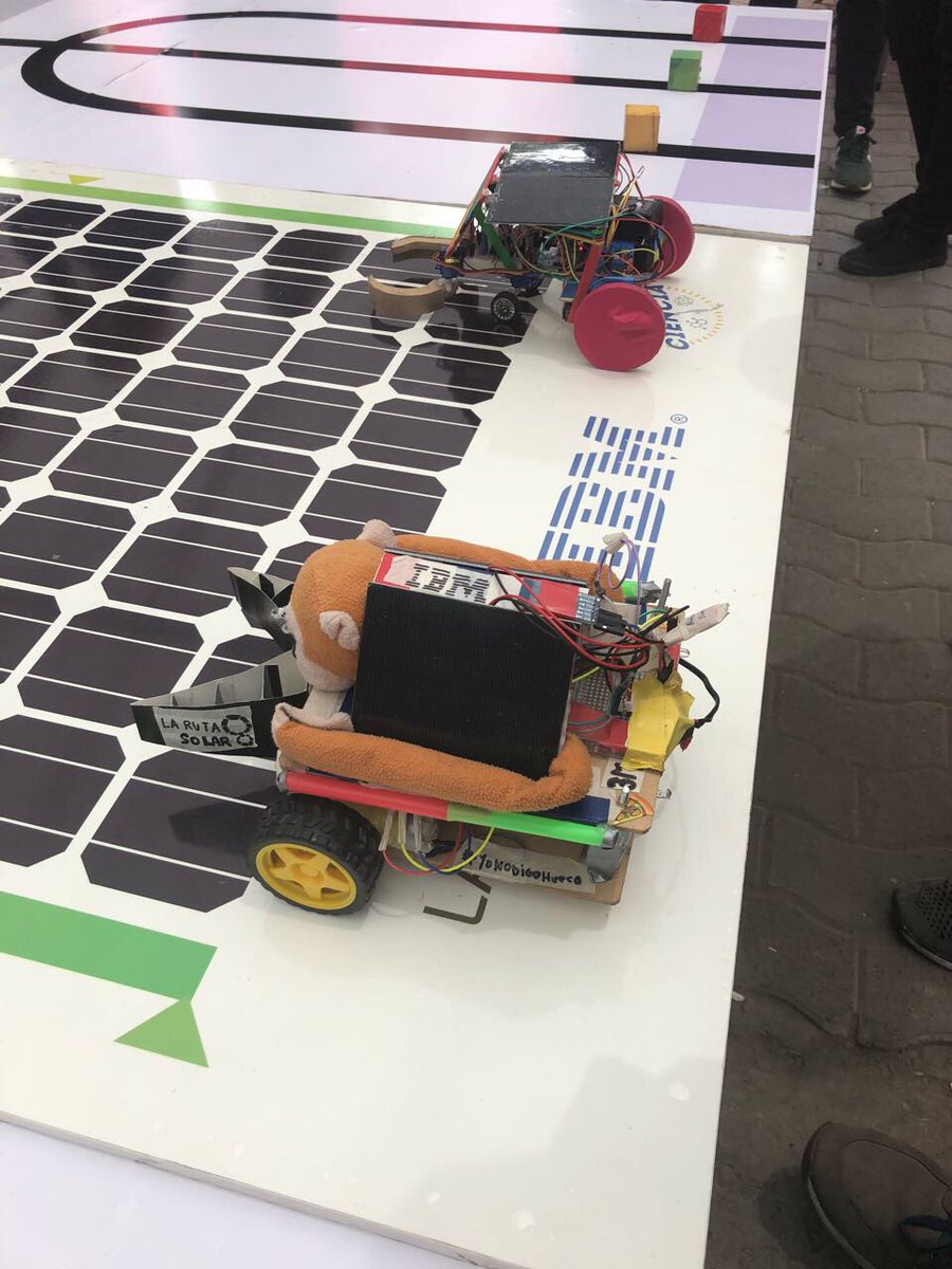 PieraCurotto's tweet photo. En medio de #DesafioSolar #robotic competencia #TJBot @citizenIBM @IBMdeChile @larutasolar @Con_CienciaCL https://t.co/FkzcDBZirB