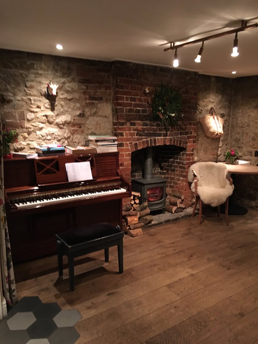 ChadLelong's tweet photo. Getting cosy at the Brassica Xmas party! 
@brassica_food https://t.co/uYemeoGqRJ