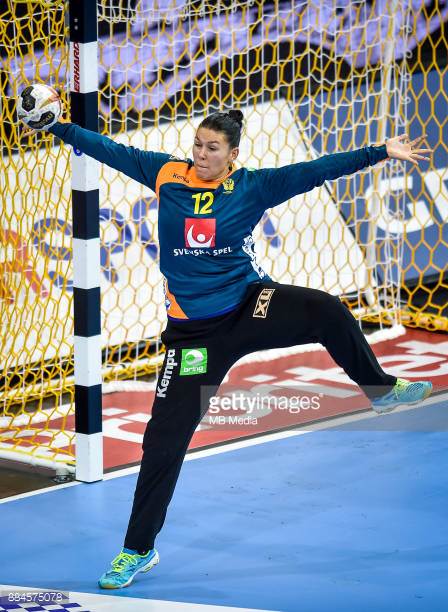HandDayfr's tweet photo. [#Mondial2017] (F) | 1/4 : #SUEDAN Au repos le derby Scandinave tient ses promesses avec un but d'avance pour la Suède face au Danemark (13-12). https://t.co/b9NgWfENx3