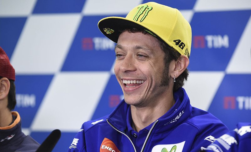 dafiniduck's tweet photo. How Valentino Rossi saved a life. https://t.co/PKJaQFHoYe #VR46 #MotoGP #valentinorossi #savinglives #gratitude @ValeYellow46 https://t.co/fbA6vBtzhh
