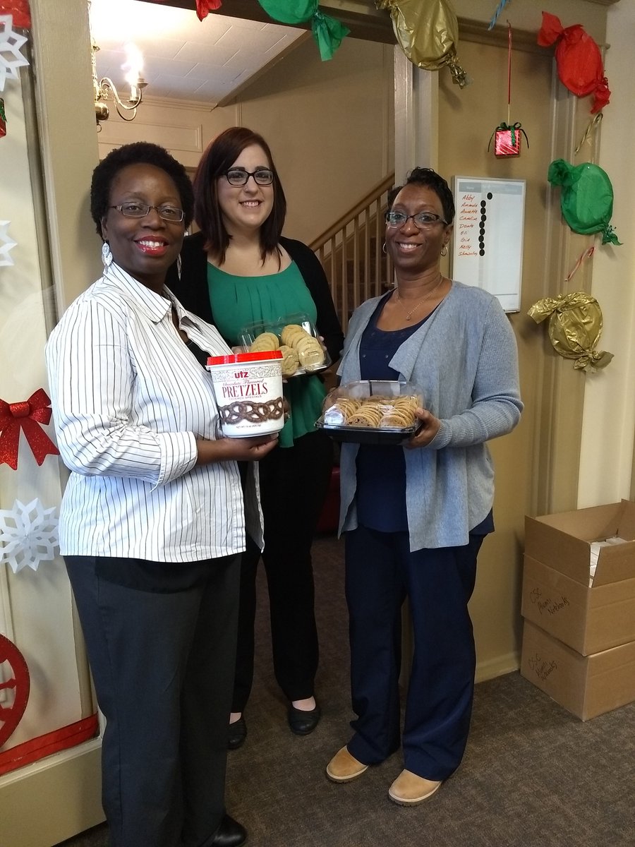 JHSocialConcern's tweet image. The following study spaces are open for the rest of reading period:

CSC - 5-10pm (CSC will be providing snacks/drinks)
Mattin 160 - 8am-12am
Charles Commons Private Dining - 8am-12am
Levering Conference Room A - 8am-12am (except Monday 1-2pm)
Levering Dining Hall Area - 4pm-12am