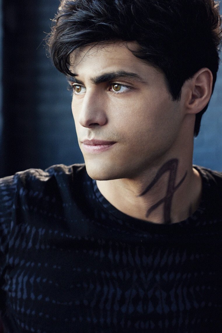 Pll_livnat's tweet image. Favorite actor? #Shadowhunters #TeenWolf 
RT for Dylan O'brian
FAV for Matthew Daddario