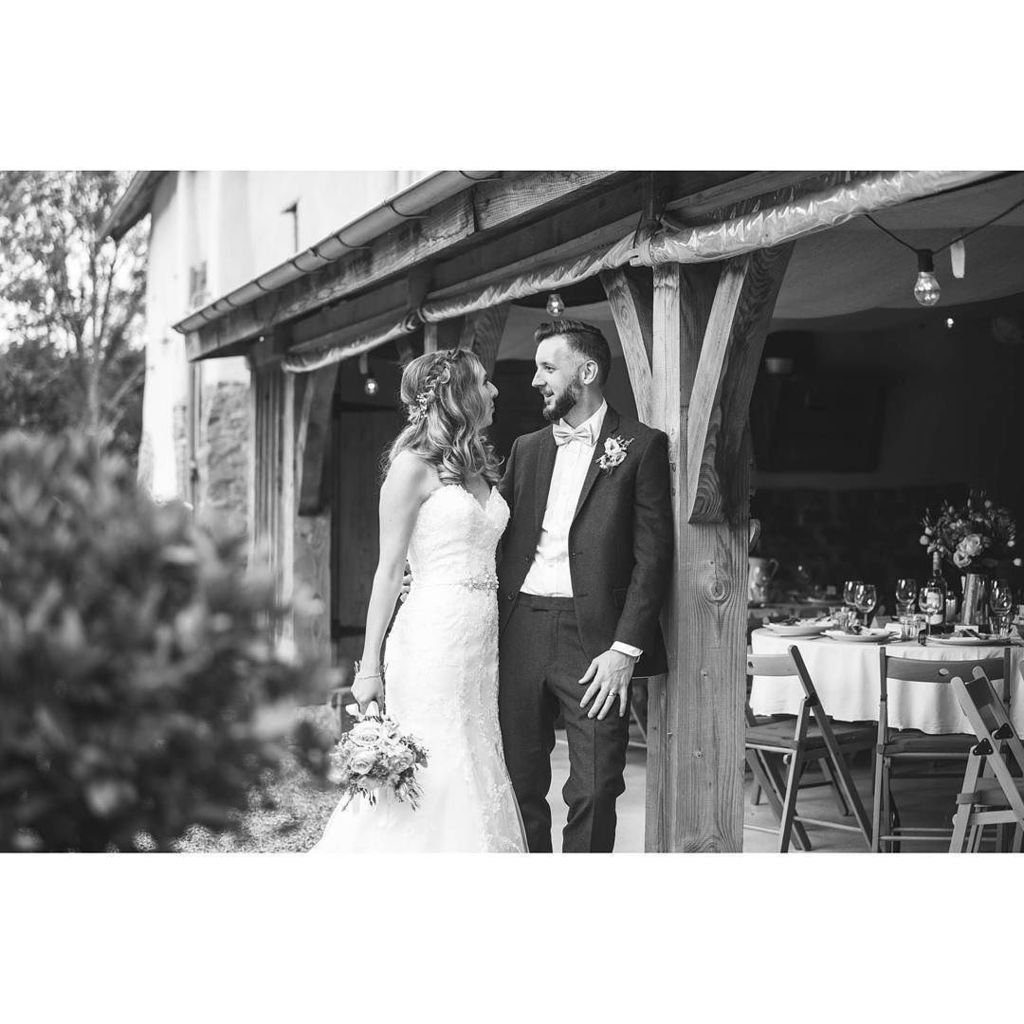 ReddawayProd's tweet photo. Such a brilliant venue with an awesome feel to the whole place #HayneDevon  #haynebarn #barnwedding #wedding #weddingphotography #weddingphoto #devonbride #devonwedding #devonweddingphotography #devonweddingphotographer #southwestweddingphotography #sout… https://t.co/Ac1wV53sw9 https://t.co/kdTg7u6HI5