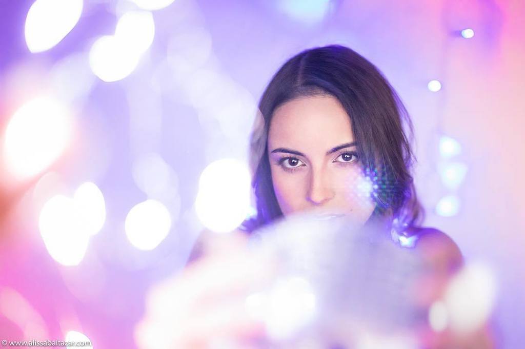 Modern_Makeup's tweet photo. #lights with @toronto_photographer_alissa and @wolf.rylee using @makeupforeverca .
.
.
.
.
#light #lighting #christmaslights #purple #blue #pink #modernmakeup #toronto #torontomua #torontomodel #torontophotographer #mood #moody #makeupforeverca https://t.co/ALptjliqU2