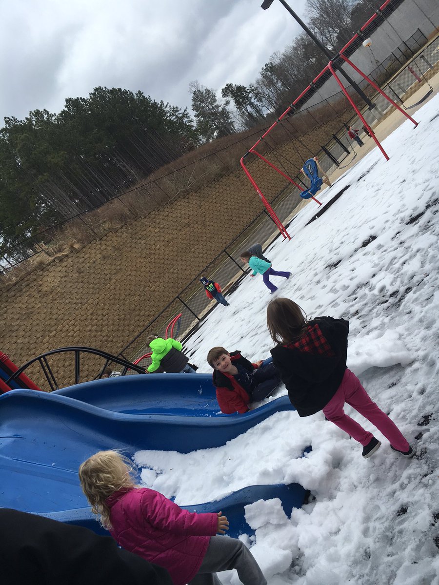miss_amanda11's tweet photo. Bonus snow time on the play ground today #personalbestbgsa #CCSDfam https://t.co/gLuq9y9N2X