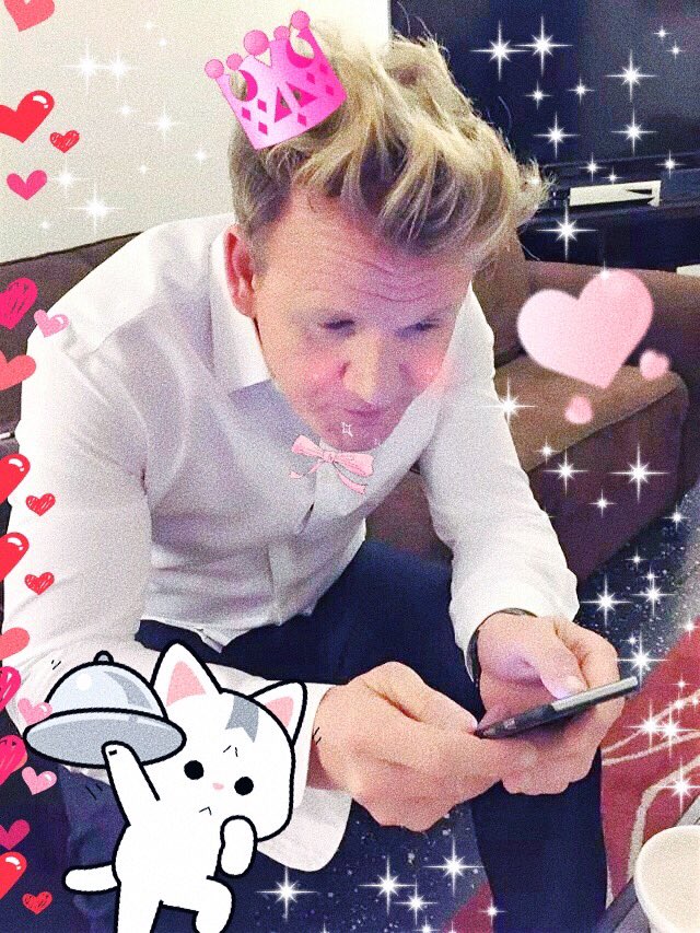 gordiesoftbot's tweet image. he always sends me selcas when I’m trying to cook-.- 

#monbebeselcaday