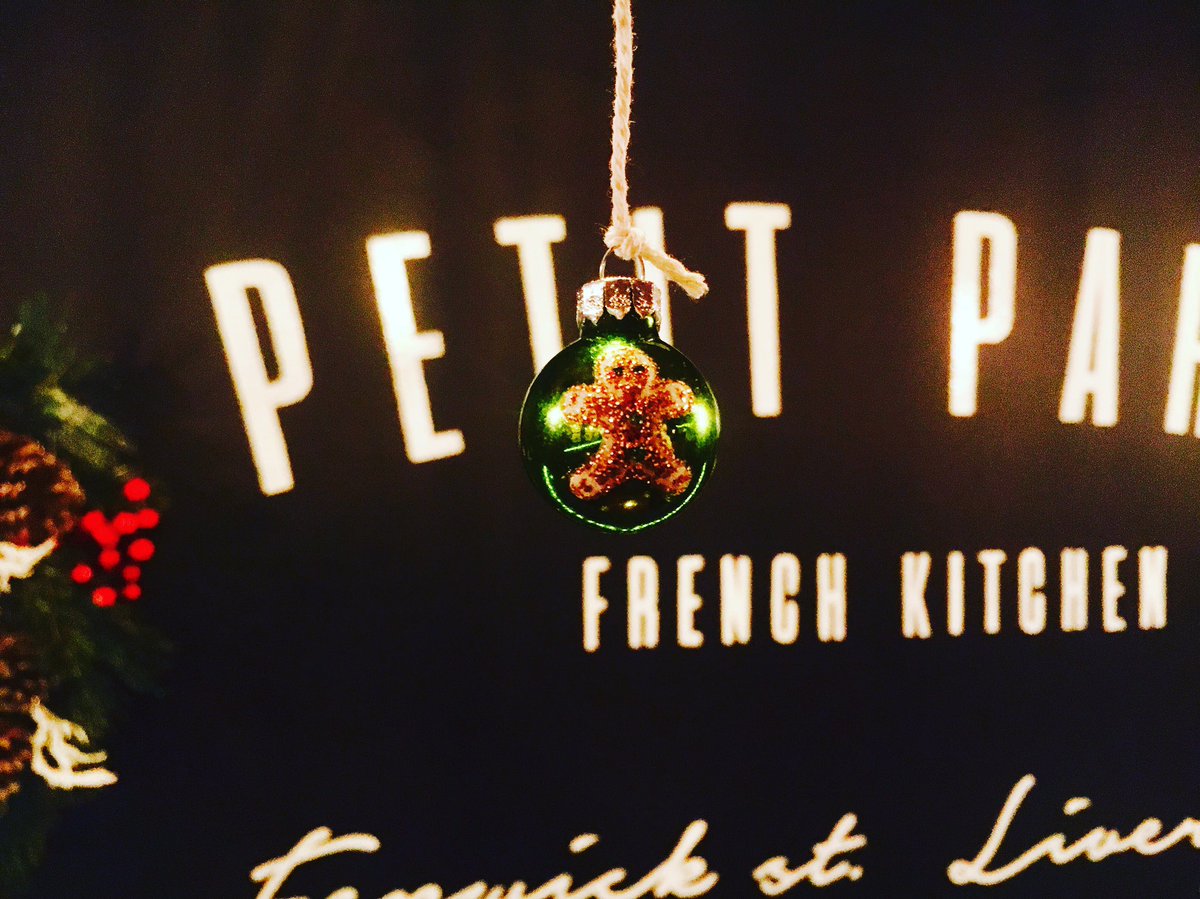 🎄Two's Company 🎄👫-👬-👭. A Petit present 🎁 to you. Grab a date or that favourite mate &amp; reserve a table for Wednesday evening. We have FANTASTIQUE deals on ALL our 🇫🇷 Wine &amp; Sparkling, amazing Festive cocktails at £5! 2 turtle doves &amp; 1 beautiful atmosphere 🍽🇫🇷.