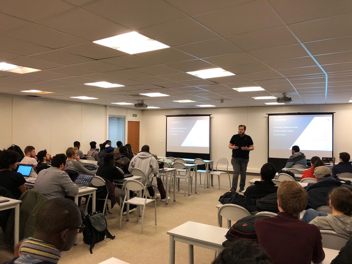 labolinux's tweet image. La conférence sur les métiers du web présentée par @oxalide a commencé à @SUPINFO_Paris