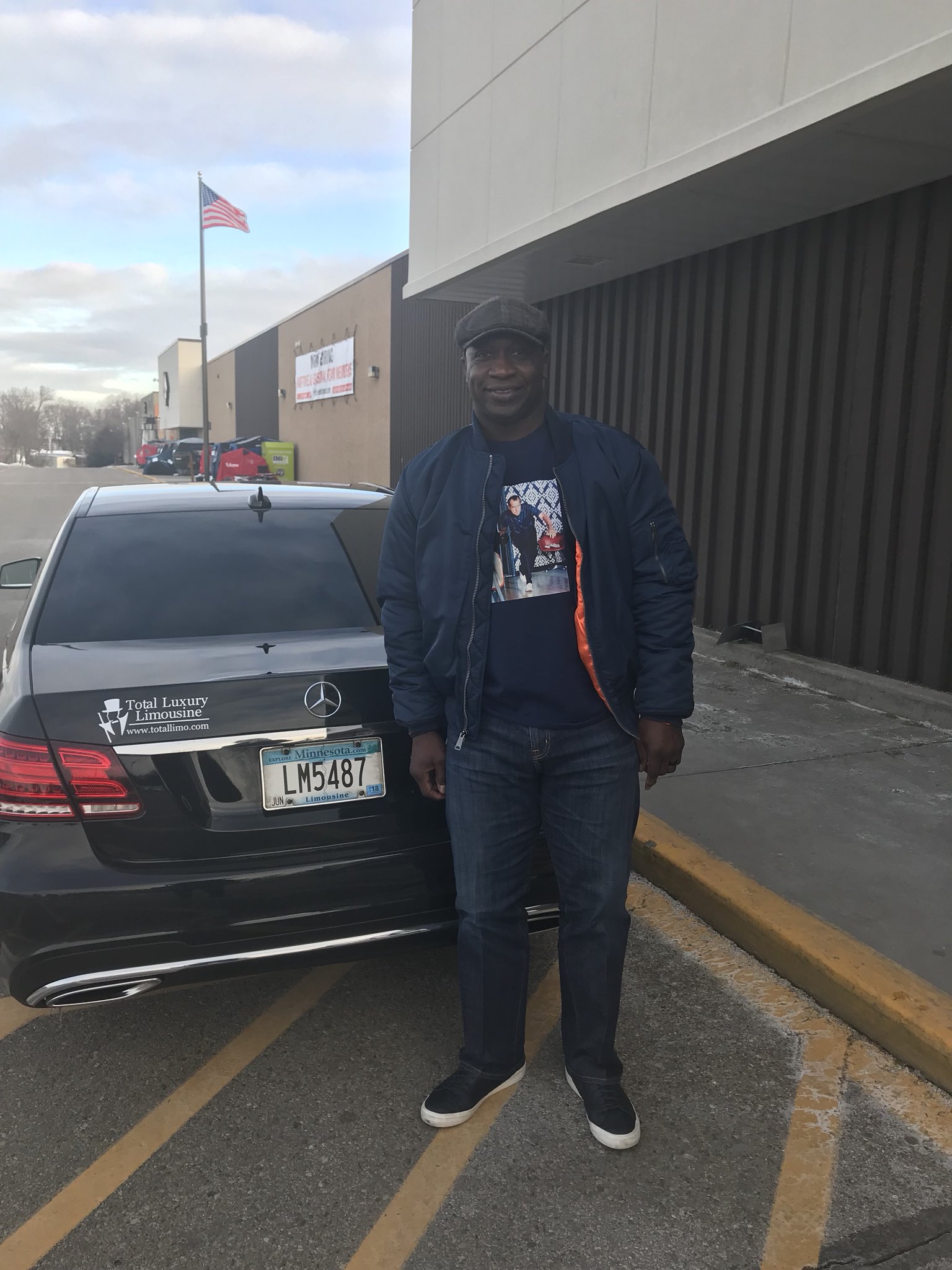 Happy Birthday to Mn Vikings legend, John Randle. It was our pleasure to drive you around town today! 