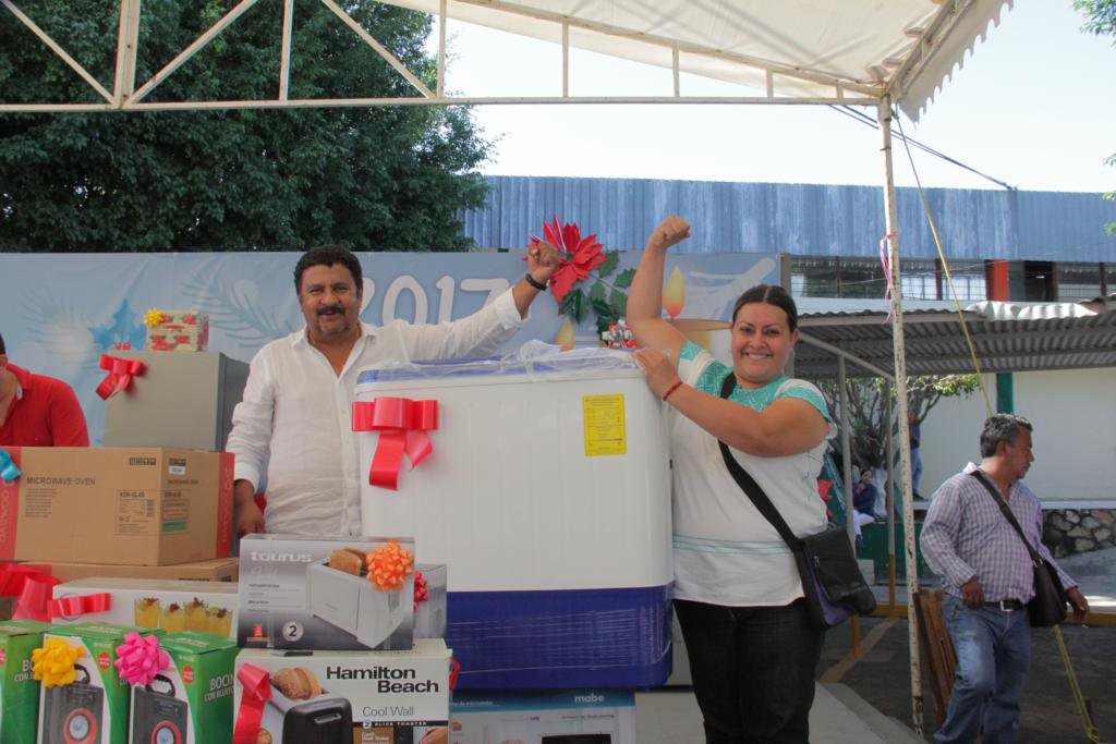 Cintalapanecos's tweet photo. Peregrinan trabajadores de #SOPyC y celebran Posada Navideña
Más info.- https://t.co/qpLgSeG3Br https://t.co/gNSO7Qrd72