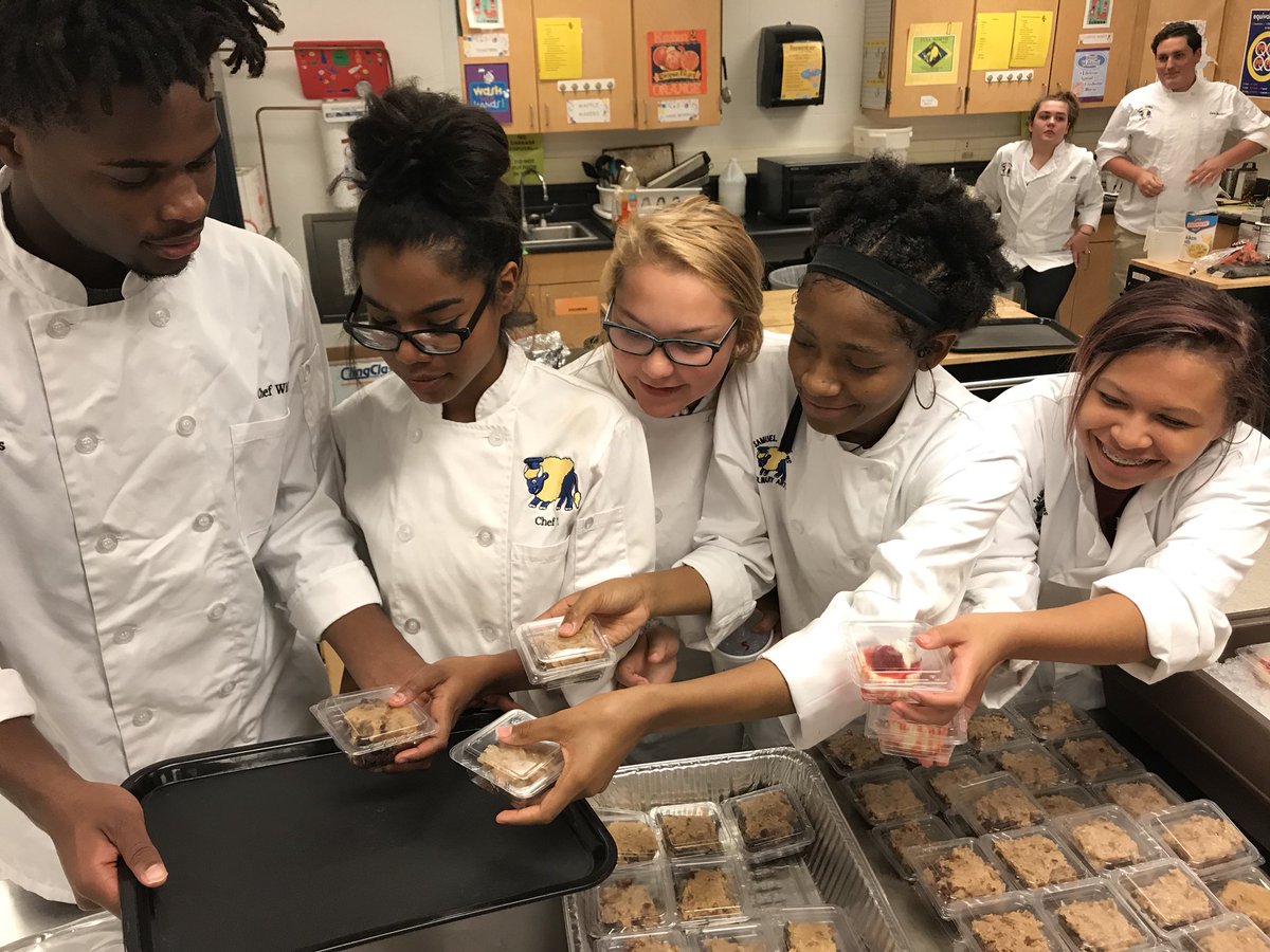 scclbuffs's tweet photo. @schsculinary serving up amazing food at their winter bistro! #GoBuffs #OurKidsRock #OurStaffRocks #GoSCUC https://t.co/Iznx4mFGnO