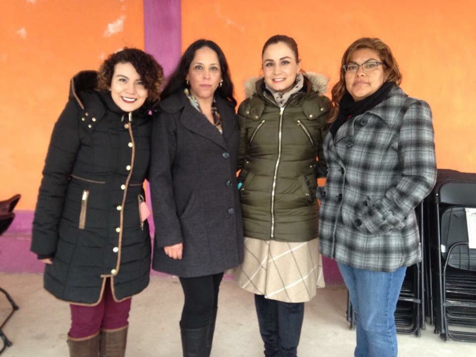 CoorRegVincPVEM's tweet image. @pamelaortegaMd en compañía de @YuriLopezMora y @amservin , representante de @mtvVer, visitaron a la Alcaldesa Electa de Coacoatzintla Alma Maravert y otras 120 mujeres para celebrar una plática sobre lo importante que es el empoderamiento de la mujer y la equidad de género.