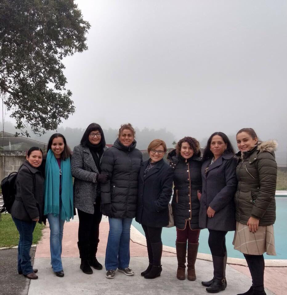 CoorRegVincPVEM's tweet image. @pamelaortegaMd en compañía de @YuriLopezMora y @amservin , representante de @mtvVer, visitaron a la Alcaldesa Electa de Coacoatzintla Alma Maravert y otras 120 mujeres para celebrar una plática sobre lo importante que es el empoderamiento de la mujer y la equidad de género.