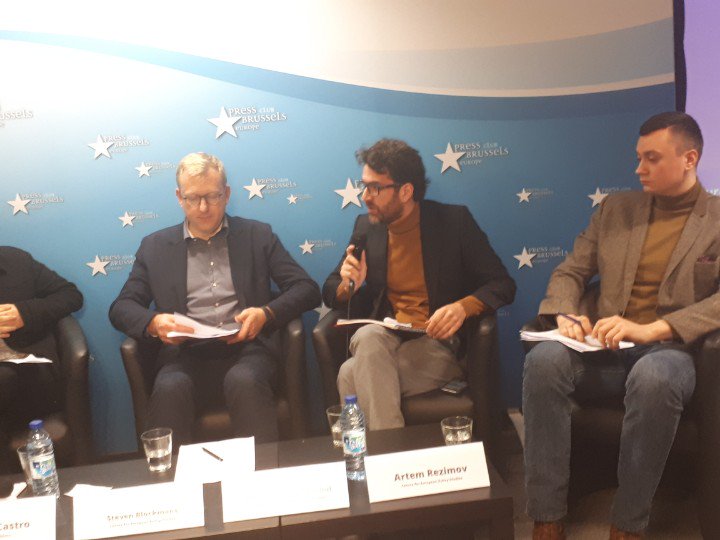 WSF_org's tweet photo. Mohsen Behzad Karimi, journalist and expert on Iran, describes the situation on the ground, the impact of the recent trade deal and sanctions, and most importantly what really could impact on the #nucleararm race. @mohsen121 https://t.co/765mRIxckI