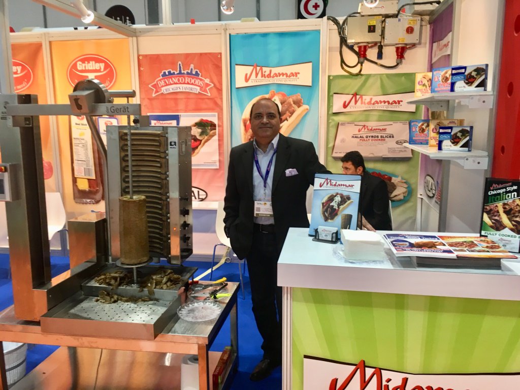 MidamarHalal's tweet photo. Alaa Kamal, Middle East Sales and Marketing Director at Midamar, is serving up samples of our Halal Gyro slices. Alaa will be at the SIAL Middle East show from 12-14 Dec. #midamarhalal #gyros #SIALME #abudhabi #SIALMiddleEast https://t.co/YVsjPCXuLr
