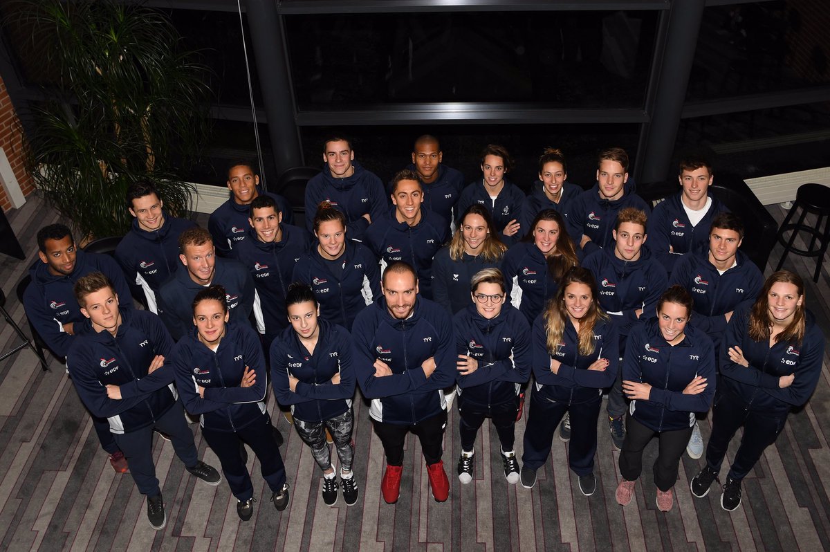 FFNatation's tweet image. L'équipe de France au complet ce soir pour une dernière réunion avant le lancement de l'Euro 25m. TOUS AVEC EUX 💪🏼🇫🇷👊🏼#Copenhague2017