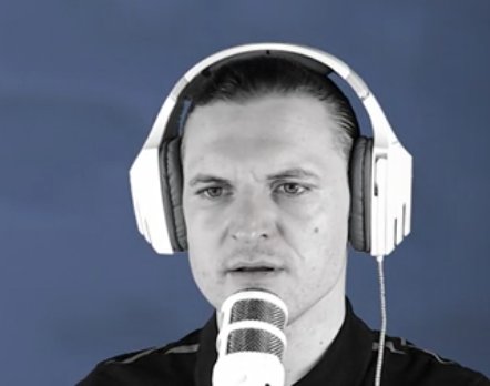 Wer dieser Streamer ist und was er spielt, könnt ihr ganz einfach herausfinden: 
smashcast.tv/leondagarbo 😉