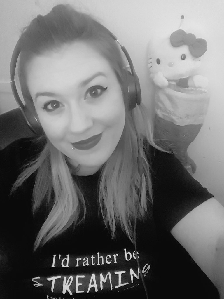 SenshiRen's tweet image. Little did she know...She would reach #twitchaffiliate last night! My deepest gratitude to everyone who made this possible! #twitchtacos @TwitchTacos #subbutton @kraken_princess @itsTwerkTaco @NinjasKMK @troopa_keegs @TheLucidFawn @d1spl4y @SpamwiseJamkey @YoBGS (to name a few!)