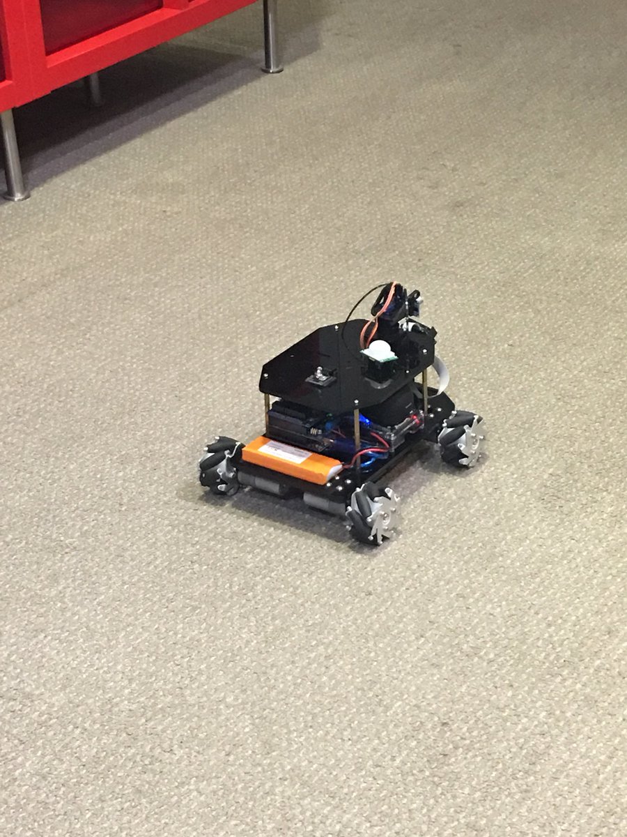 romainlands's tweet photo. Hervé nous fait un rex sur sa creation d’un robot connecté ! #jsiot @jsrepublic @IoTMakersAgency https://t.co/NJcvp192Xk
