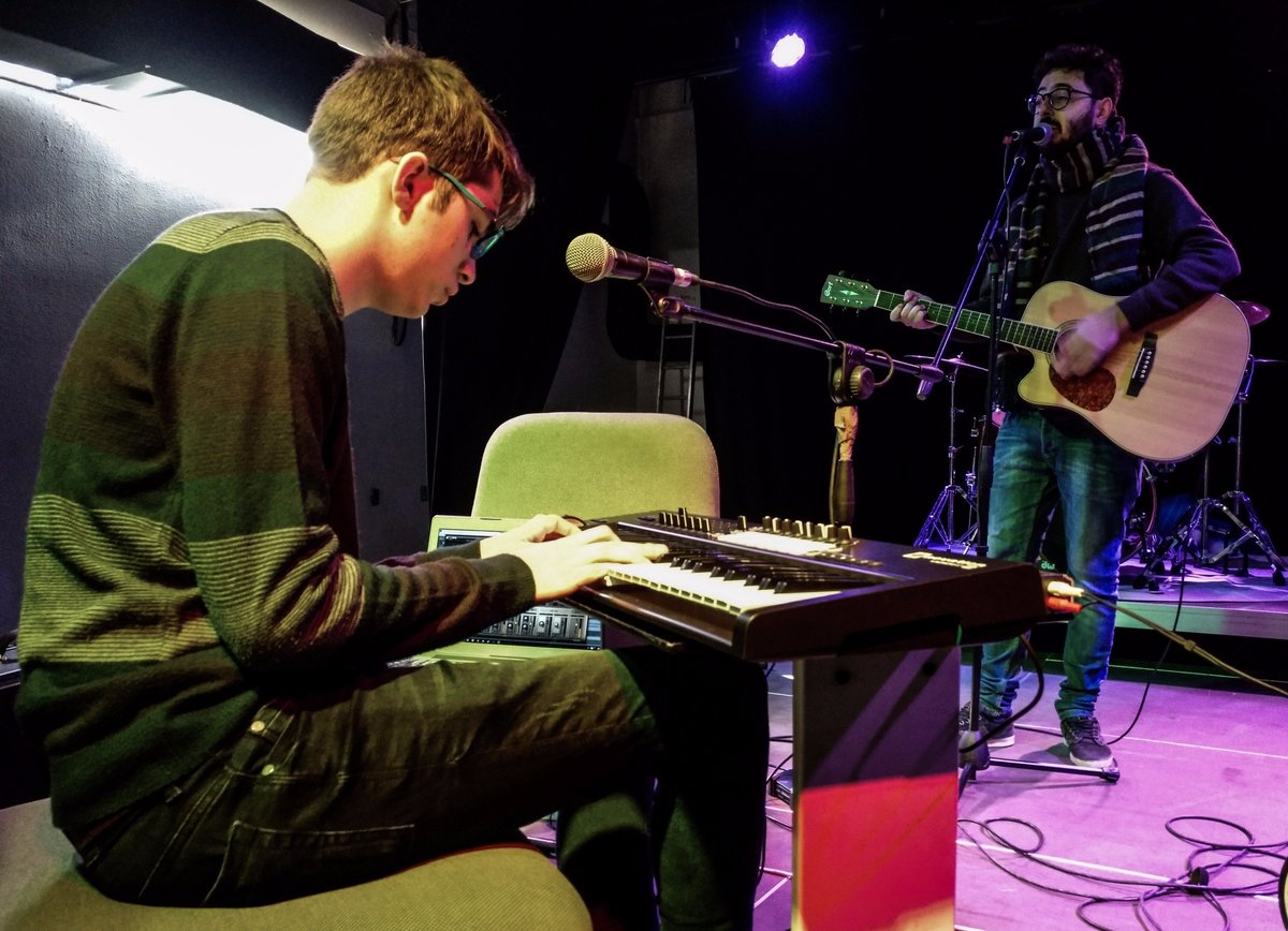 ucourbanmusic's tweet photo. La primera vez que #MikeSun vino a la #SalaMedea #CórdobaEsp fue con @e_platypusdream ... Habrá que estar al tanto #música #cultura #veremos https://t.co/IxVJq6hCIC