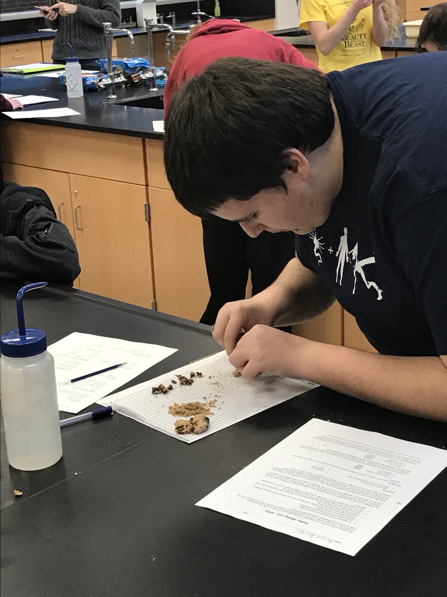 SHS_GreatThings's tweet photo. Ms. Pearce's APES class evaluated the cost/benefit of mining resources by mining chocolate chips from cookies! #learningistasty #BeACardinal https://t.co/TVcg7S6pY6