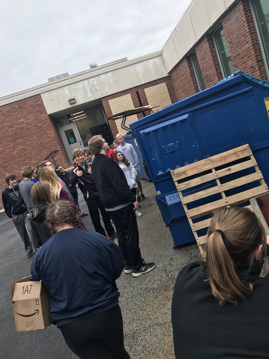 MissTempleNPHS's tweet photo. Picture overload...my students helped 5,000 people eat on Thanksgiving, and gave presents to over 1,000 kids for Christmas #newpalproud https://t.co/2crCJnAZPB