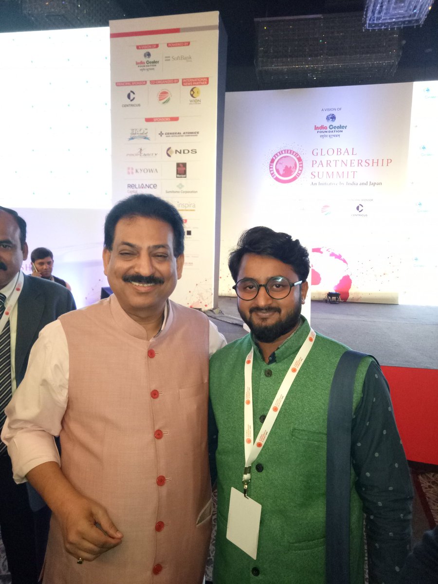 sahilkaushar's tweet photo. Pleasure meeting with #globalpartnershipsummit Chairman Mr Vaibhav Kant Upadhyay. Sir You are inspiration for youth and society
#GPS2017 https://t.co/TWbFxraVBm