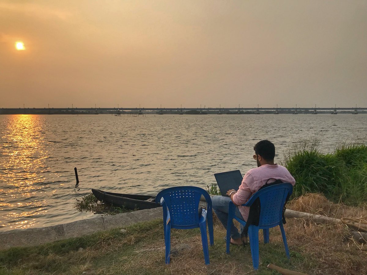 JiyaVerghese's tweet photo. His new work place now that Iโm in town. #ThisMyMan #Kochi https://t.co/hcU3IeklPG