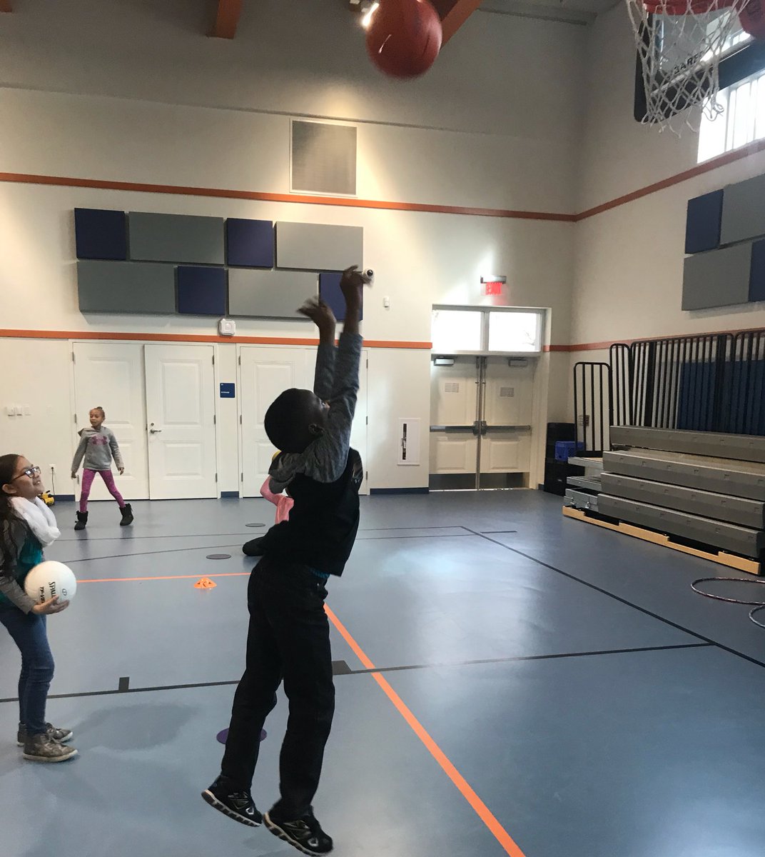 MrColemanRules's tweet photo. Wrapping up our basketball skills unit with some ball handling, passing, and shooting stations! #PhysEd #dchpe #PE #physicalactivity https://t.co/mKbg9BrgE9