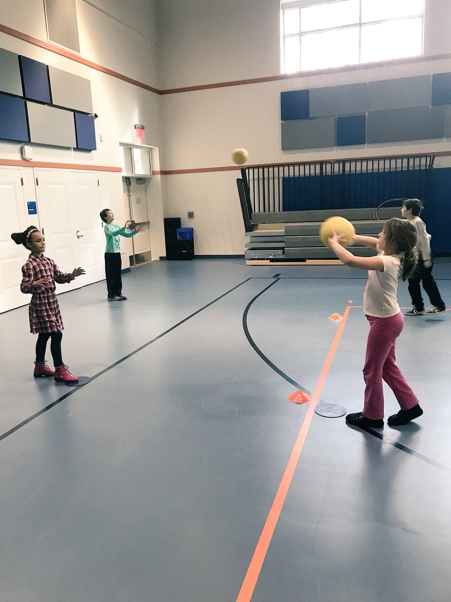 MrColemanRules's tweet photo. Wrapping up our basketball skills unit with some ball handling, passing, and shooting stations! #PhysEd #dchpe #PE #physicalactivity https://t.co/mKbg9BrgE9