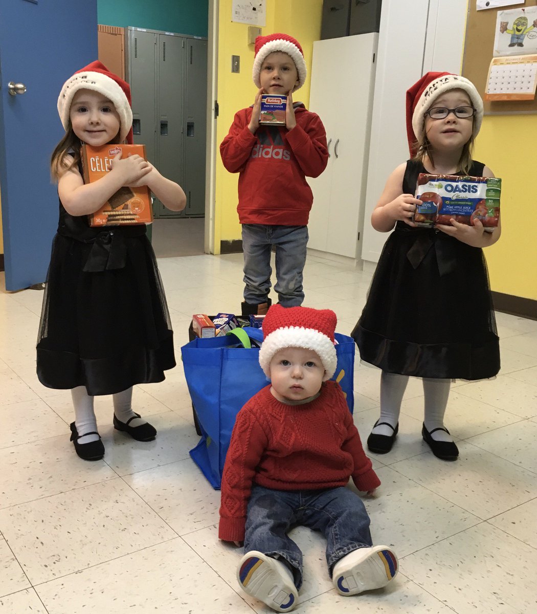 SplashCentre's tweet image. Sweetest Elves came today with a donation to the Pantry! Finding yourself in need this holiday season? Contact us! #PantryProject @kixxcountry @cbncompass @edwina_mccarthy @HarbourGrace1