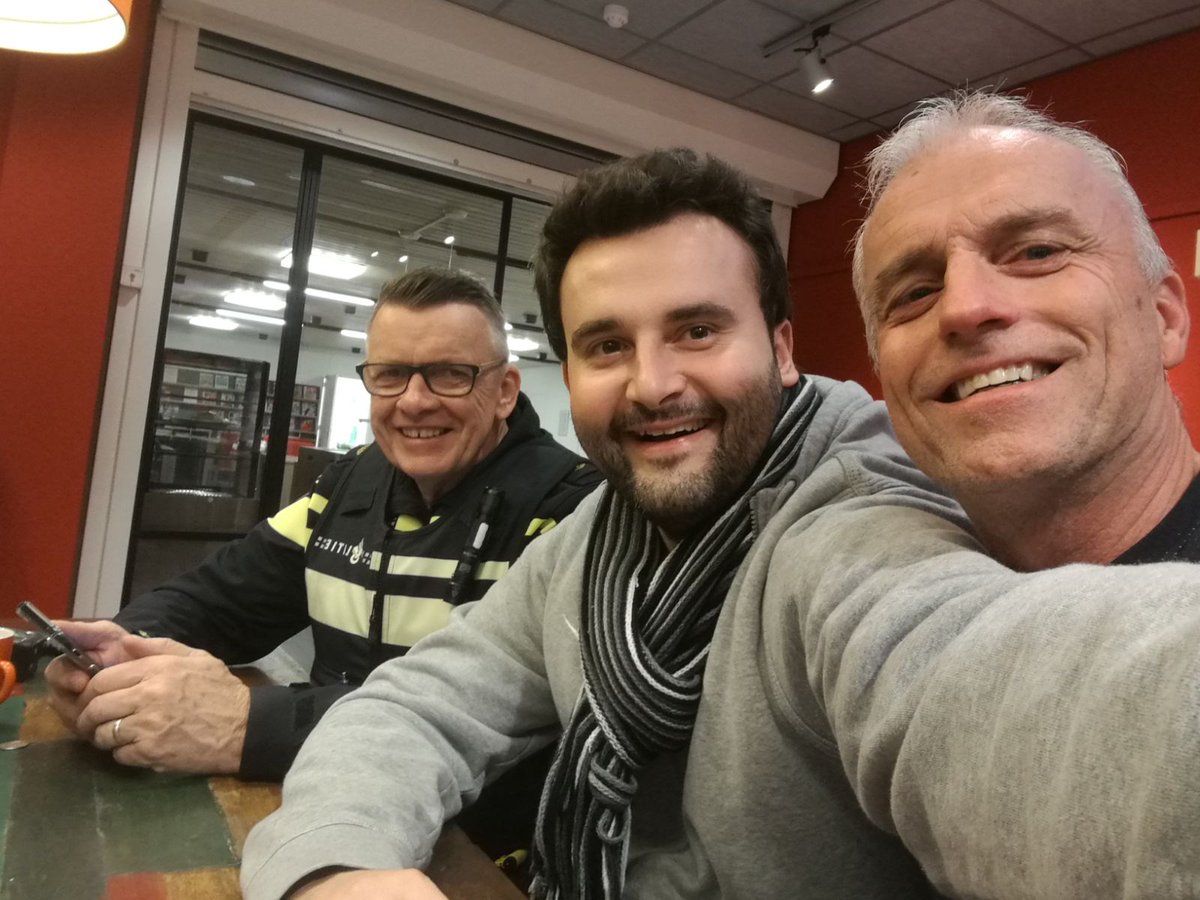 Oude tijden herleven: met de mannen van het oude Driemensschap Delfgauw <a href="/Marko_Stanic/">Jongerenwerker Marko</a> &amp; @WijkagPijnacker aanwezig voor spreekuur Driemensschap Pijnacker 😄