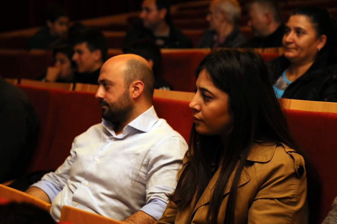 KagithaneBelTR's tweet photo. Gürsel Mahalle Konağımızda gerçekleştirdiğimiz ilk konser etkinliğimizde Ömer Çelik Kağıthanelilerle buluştu. https://t.co/UUmQiEjTdB