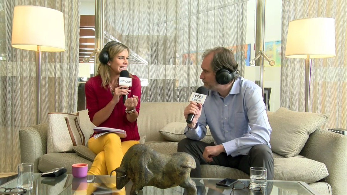 Desconéctate de los problemas y conéctate con los placeres de la vida en #EstoEsVida! 
Escucha a <a href="/carlaochoap/">Carla Ochoa</a> y <a href="/patoihnen/">Pato Ihnen®</a> en la 92.9FM🎙
🌐radiolaclave.cl