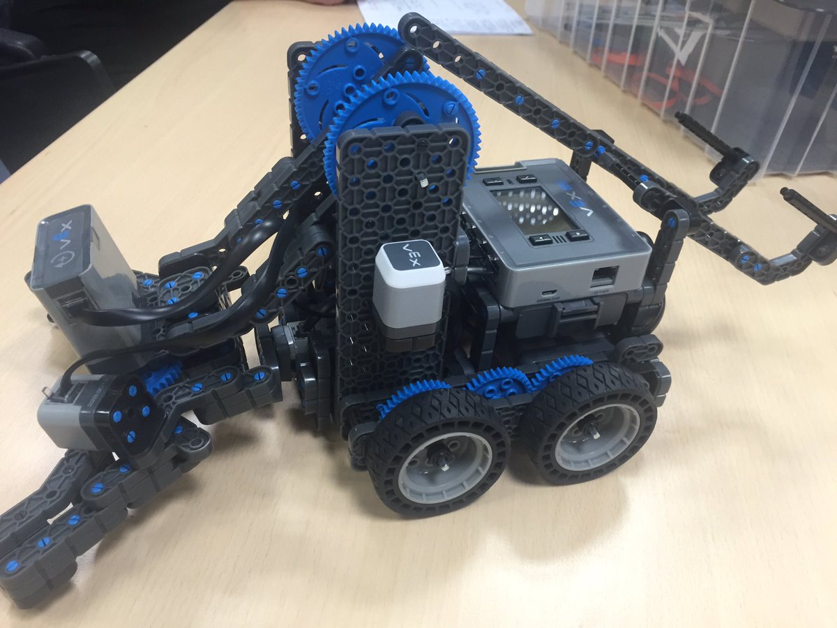 ScienceTipp's tweet photo. Getting set for the VEX IQ challenge regionals in limerick in Feb @DellEMC with @MICLimerick @ListonMaeve https://t.co/zDXqEdpPyG