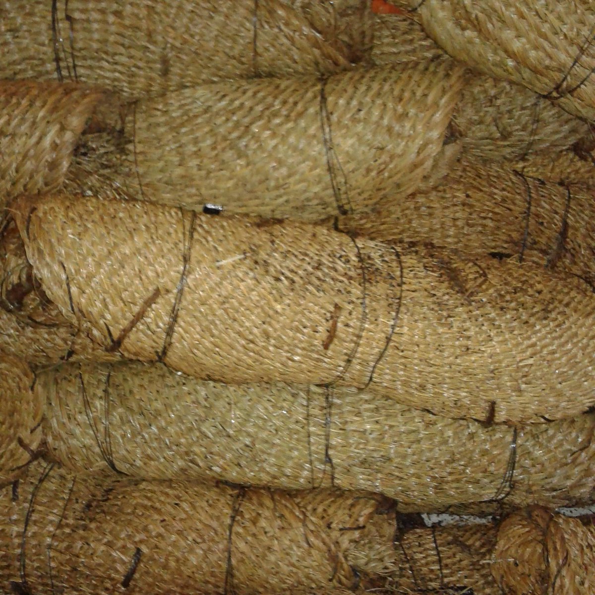 Esta noche es la noche. Están preparados esperando el fuego, esperando los primeros villancicos, las castañuelas, las sonajas y el bombo ... esperando a los moriscos y a su tradición #Rondeles #Rondeles2017 #TradicionViva #Casarabonela #12deDiciembre #Andalucía