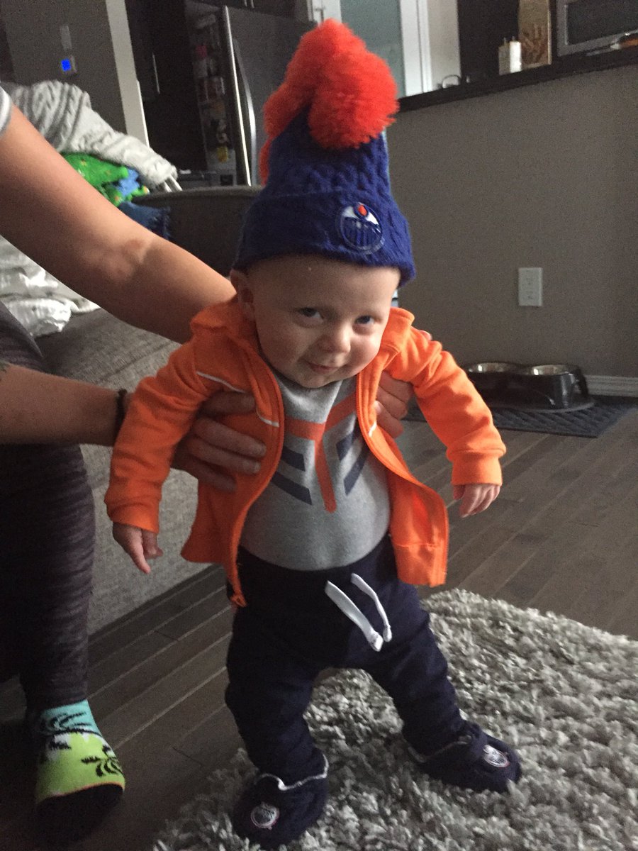 thewrongjess's tweet photo. Someoneโs ready for Game Day! @EdmontonOilers @ctalbot33 @kellytrain #CT33threads #GoOilersGo https://t.co/m1fEEgLs12