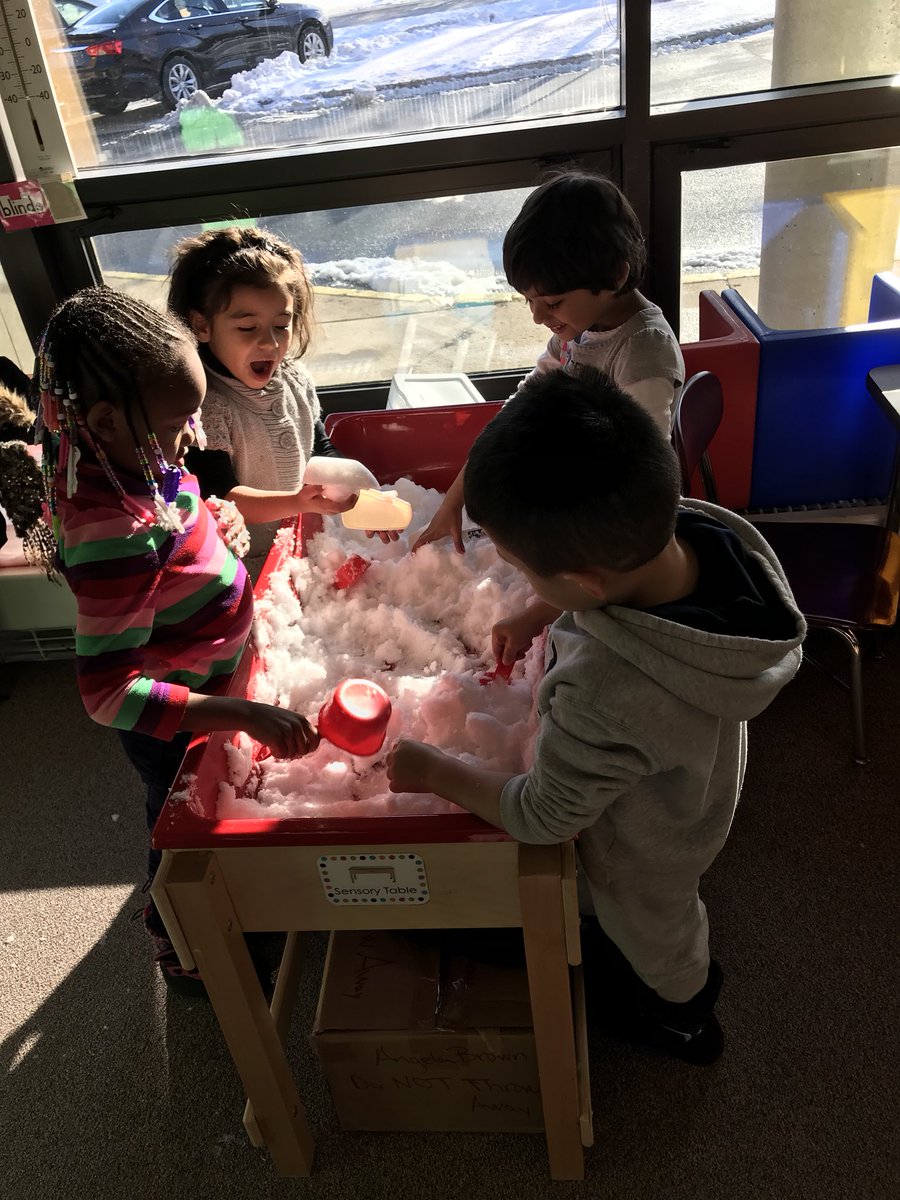 SpauldingPreK's tweet photo. Exploring the snow! #EarlyChildhoodEducation #d56achieves @d56achieve https://t.co/ERkv78B0cu