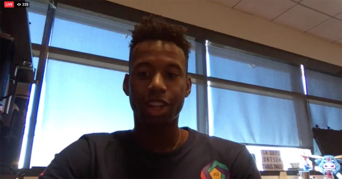 USMNT's tweet photo. @KellynAcosta .@KellynAcosta taking some time after training for #FanWeek2017!

Tune in now » https://t.co/pZiZtVfyQq https://t.co/9YmZpsOQlh