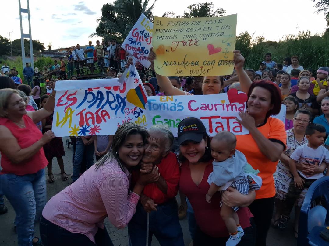 PartidoPSUV's tweet photo. Alcaldes del sur de Bolívar trabajarán por mejorar de servicios públicos y producción de alimentos https://t.co/T2tlvirohe  https://t.co/GN737YXr2c