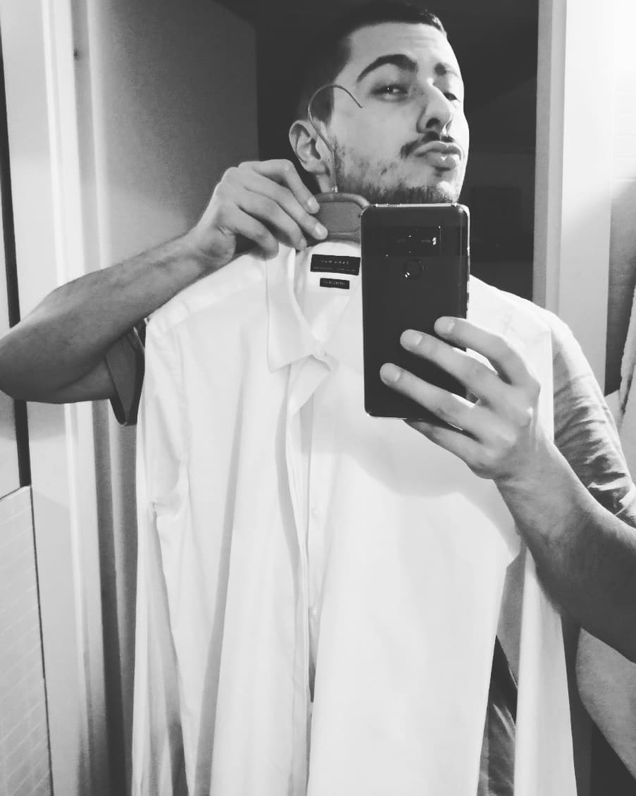 LePerlediPinna's tweet photo. Prova outfit per l'opening di domani del #HuaweiExperienceStore al #citylife, qui a Milano. COCCOH (@RobertoB_PT ) cerca di non farmi fare brutta figura. Ok?
#HuaweiMate10Pro #Nonsolosmart #ad #makeitpossible https://t.co/fpMTkJoho3 https://t.co/hPSlgOMv4j