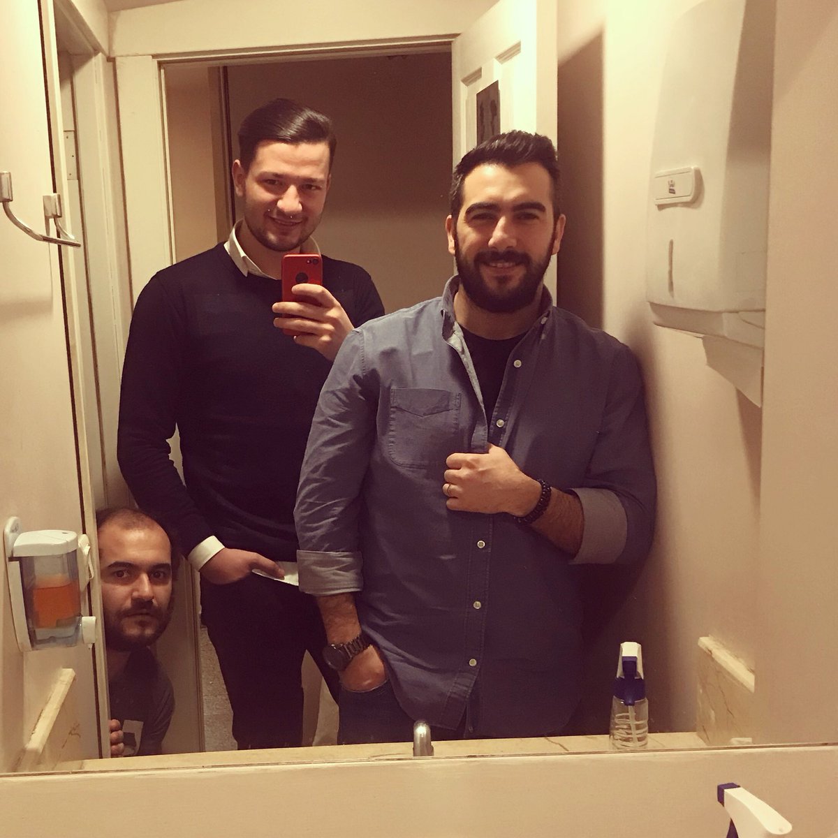 Kelebeksin mutlu sanıyorlar :))