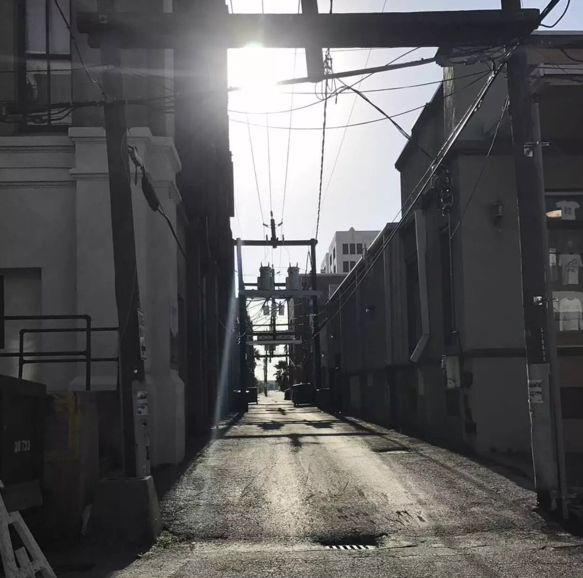 annaafgibson's tweet photo. Galveston #photograph #galveston #photography #alley https://t.co/FHGpAWHJJh