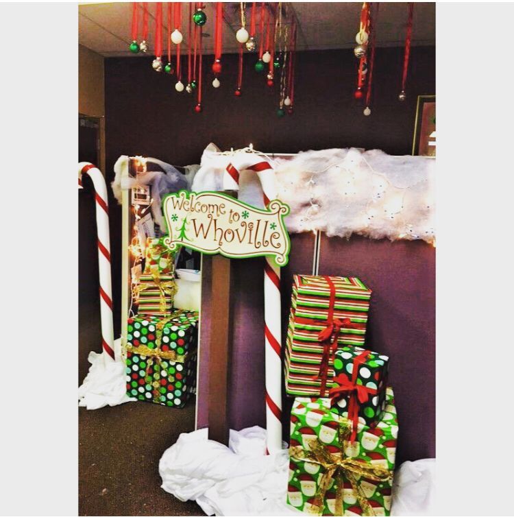 FLEventDecor's tweet photo. Last night we had the opportunity to partner with one of our client's in surprising a deserving employee this holiday season. Check out the cubicle to Whoville transformation! 🎄🎁🤶🎅 #holidaycheer #5daysofcheer #eventprofs #eventpros #bizbash #orlando #florida https://t.co/tKqsLBPE3p