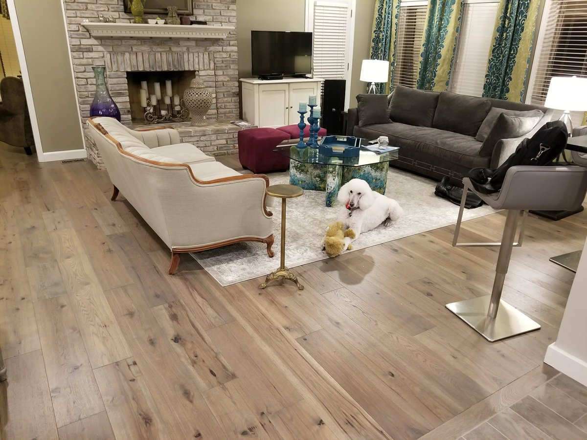 HallmarkFloors's tweet photo. The Ventura Collection. Sandbar flooring is highlighted in this wonderfully eclectic living room.  7.5" wide, wire-brushed, engineered hardwood. @HallmarkFloors #hallmarkfloors #engineeredwood #wirebrushed #ventura https://t.co/22376qyJnY