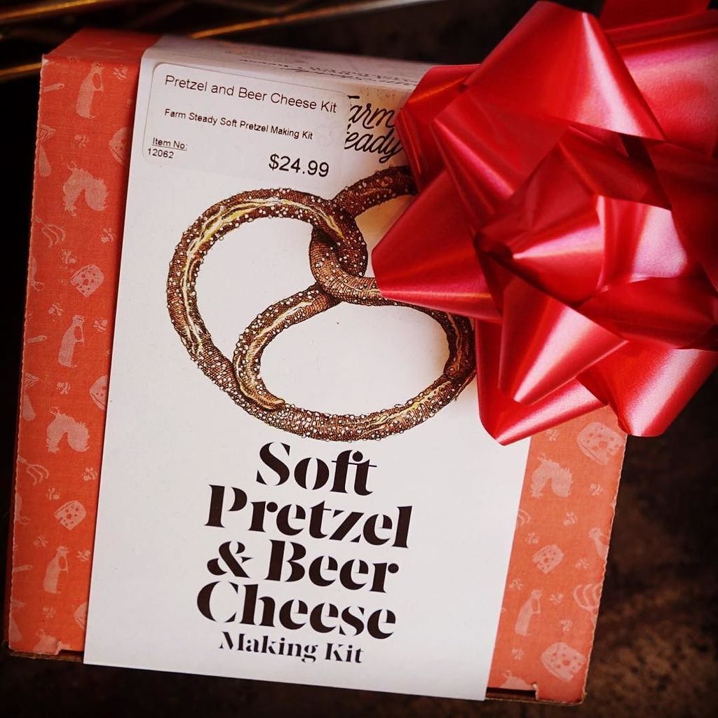 HomebrewerSD's tweet photo. Today's stocking stuffer! Who doesn't love fresh pretzels and beer cheese at home? #bigstocking #stockingstuffer #beergift #sdbeer https://t.co/iaP4EwAjfF